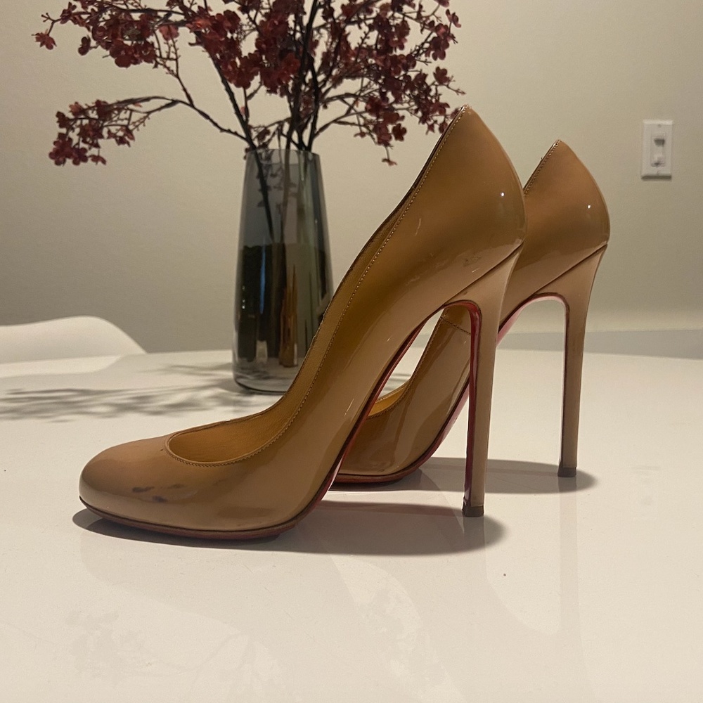 CHRISTIAN LOUBOUTIN - RED BOTTOM - NUDE - CLASSIC ROUND PUMP